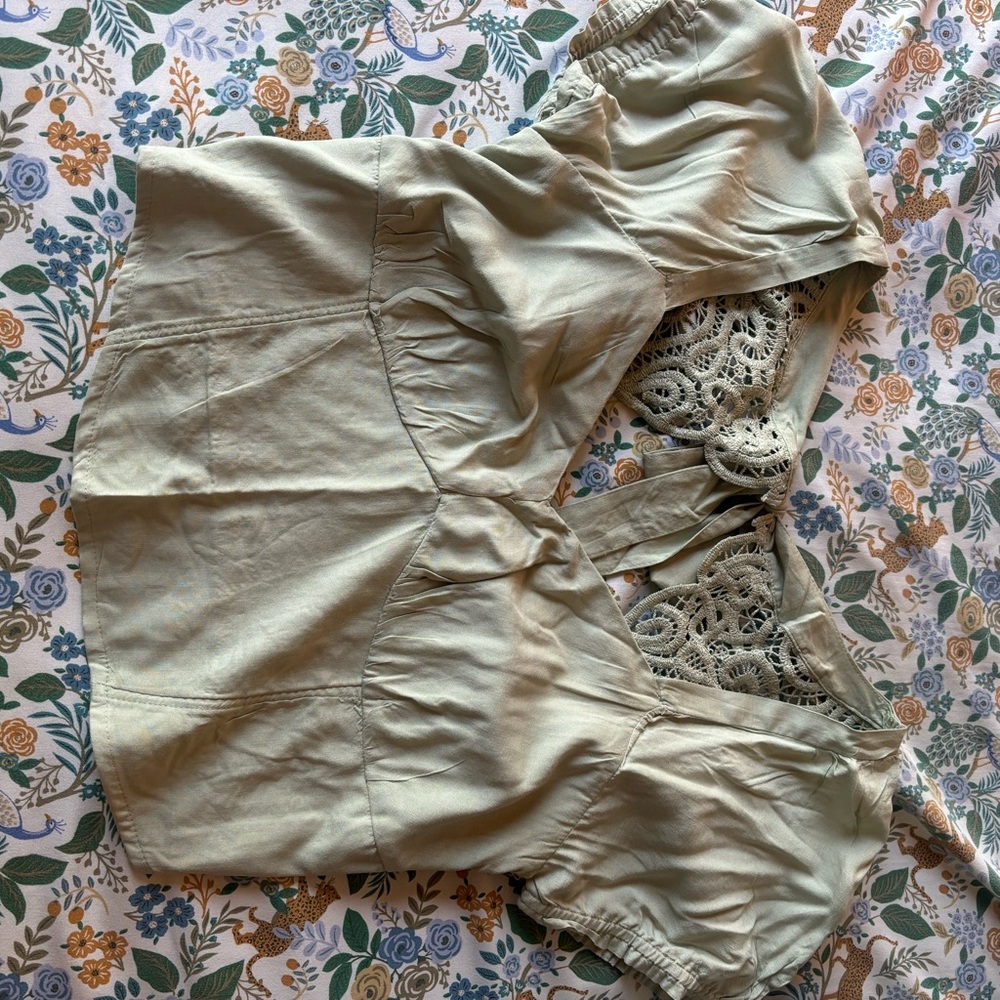 Open Back Cropped Top - Picture 2 of 3